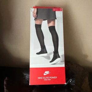 NWB Nike Elite Power Knee High Socks Black Size 4-6W